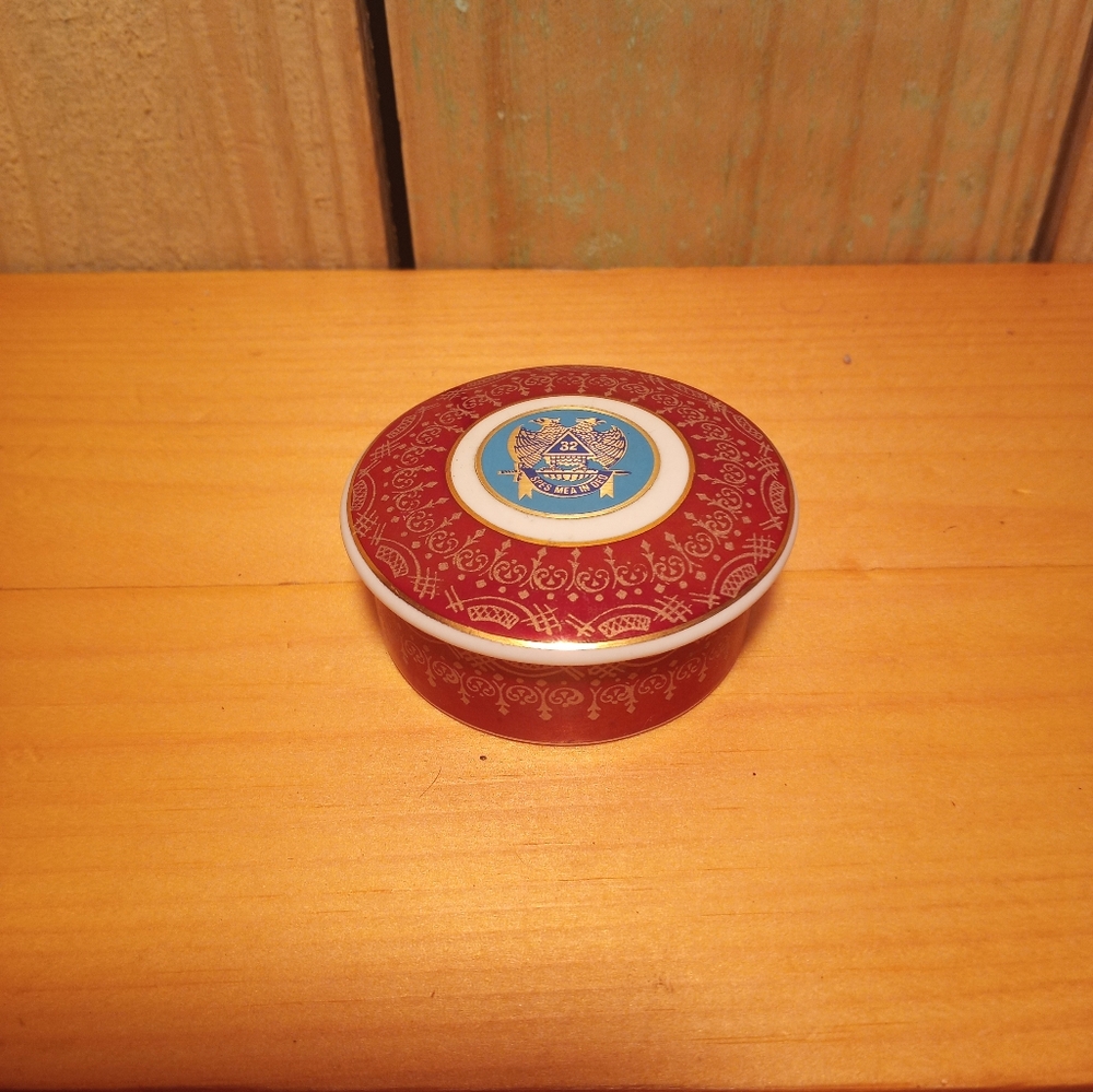 Pomerode Leart Made In Brazil Porcelain Trinket Ring Pill Box Marked On Bottom